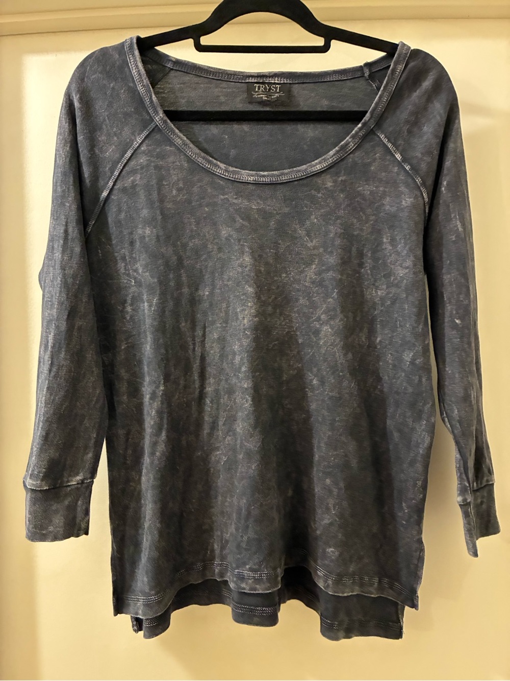 Tryst Women's Washed Gray Scoop-Neck Pullover